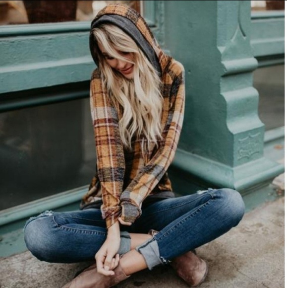 《Promesa》Mustard Layered Plaid Hoodie - Picture 2 of 5